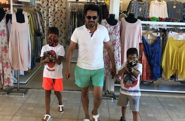 Emre Altuğ'dan çocuklarına tartışma yaratan oyuncak!