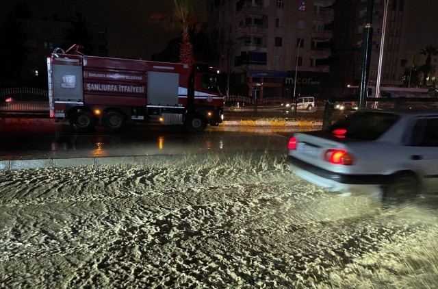 Şanlıurfa'da sağanak etkili oluyor