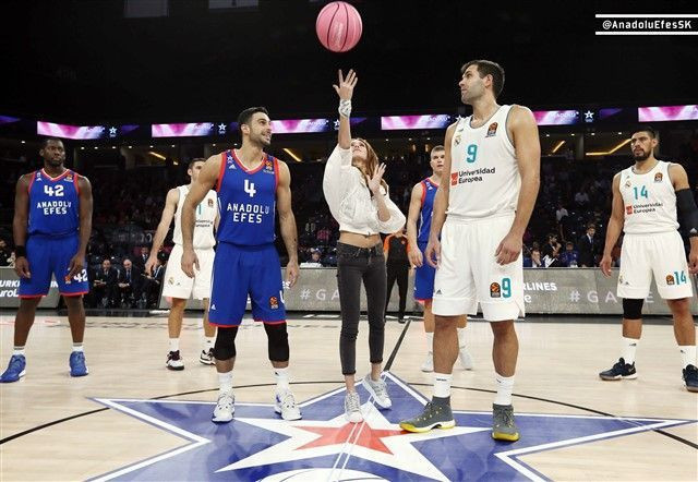 Pembe Top bu yıl Elçin Sangu’nun elinden havalandı!