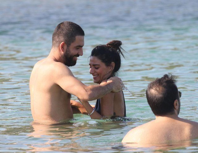 Arda Turan ve Aslıhan Doğan tatilde! - Resim : 4