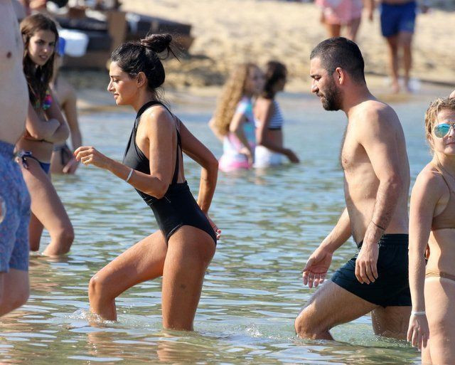 Arda Turan ve Aslıhan Doğan tatilde!