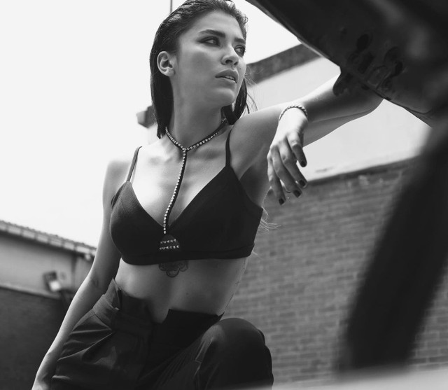 Yasak Elma dizisi oyuncusu Biran Damla Yılmaz bembeyaz gelinliğiyle büyüledi