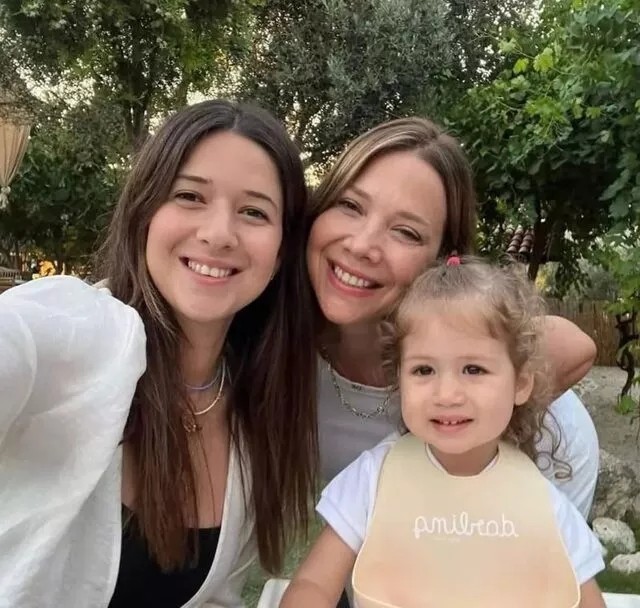 Acun Ilıcalı'nın kızı Banu Ilıcalı annesiyle poz verdi! Seda Başbuğ'u görenler şaştı kaldı