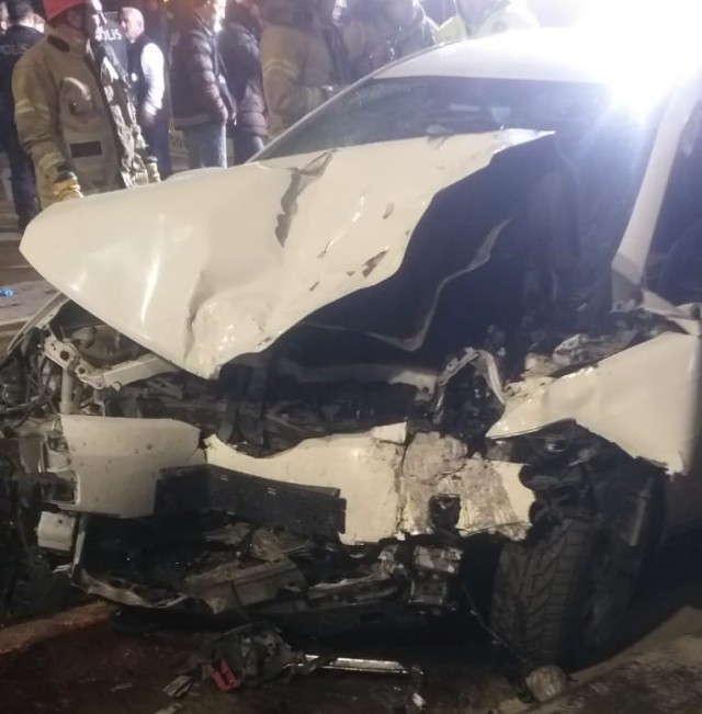Silivri'de İETT otobüsü ile otomobil çarpıştı! 3 kişi yaralandı - Resim : 2