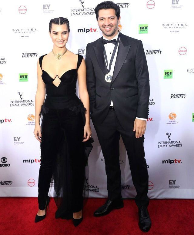 Geceye damga vurdu... Emmy Ödülleri'nde Tuba Büyüküstün rüzgarı! - Resim : 3