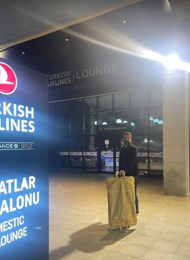 Fenerbahçe'nin yeni teknik direktörü İstanbul'a geldi! Anlaşma resmen açıklanıyor. Volkan Demirel efsanesi olduğu kulübün teknik direktörlüğünü yapacak