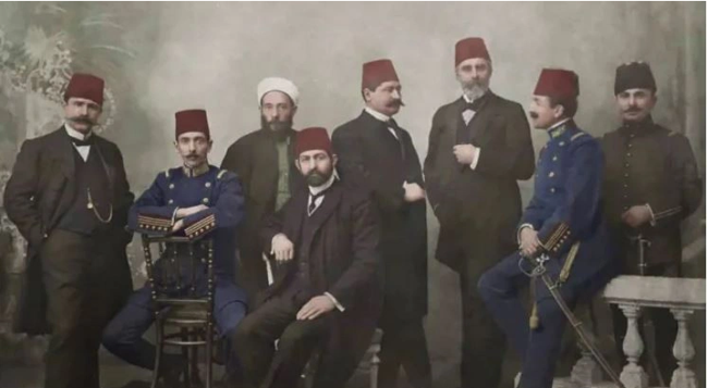 Uğur Mumcu, Perinçek ve Emin Çölaşan neden aynı yeleği giyer? - Resim : 2