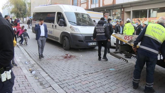 Esenyurt'taki vahşet herkesi gözyaşlarına boğdu... Çocuğu servis aracı altında kalan anne servisin tekerlerini iterek kurtarmaya çalıştı - Resim : 2