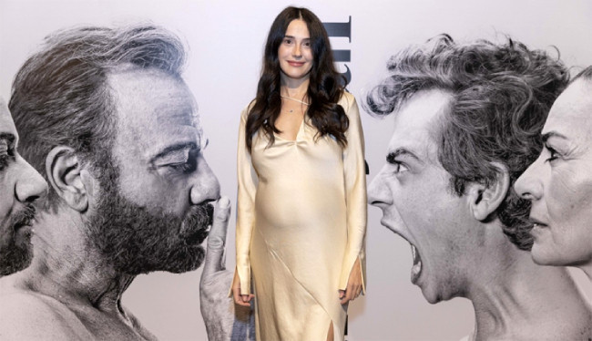 Funda Eryiğit anne oldu! Ünlü oyuncunun biricik bebeğinin ismi de belli... İşte Funda Eryiğit ile Berkun Oya'nın bebeğinin ismi...