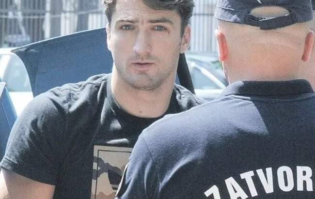 Sırbistan'daki en etkin suç örgütlerinden birisi olan Skaljari Çetesi'nin lideri Jovan Vukotiç'e İstanbul'da suikast. Vukotiç eşinin ve çocuklarının yanında öldürüldü - Resim : 2