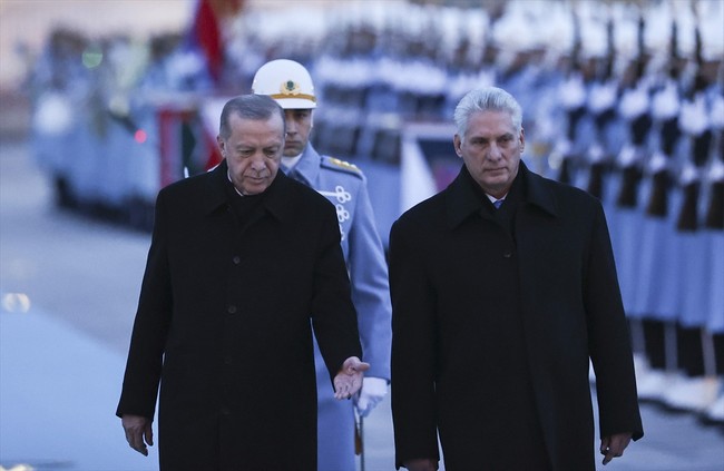 En son Fidel Castro gelmişti, 27 yıl sonra Küba ile ilk görüşme. Erdoğan 'değerli dostum' dedi, 6 anlaşma imzalandı