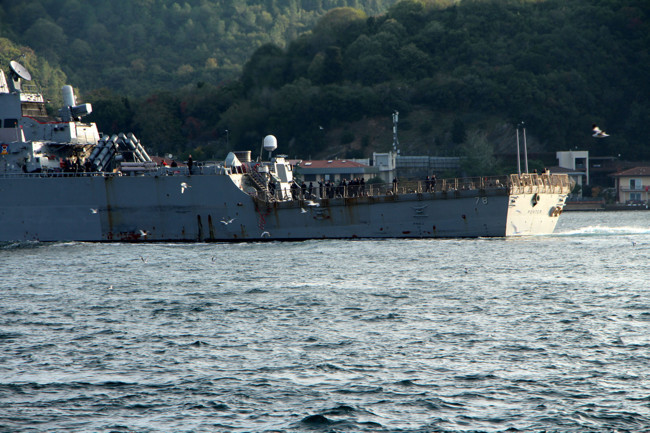 ABD savaş gemisi İstanbul Boğazı'ndan geçti - Resim : 2