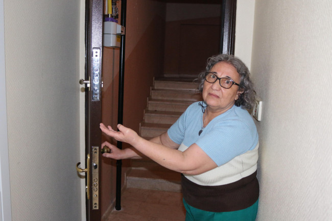 Fransa'da yaşayan gurbetçi aile hayatlarının şokunu yaşadı! Antalya'da aldıkları eve tatile gelen çift evin başkalarına kiralandığını gördü