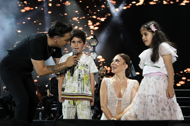 Kuruçeşme’de Ebru Yaşar rüzgârı… Binlerce kişi açık havayı doldurdu