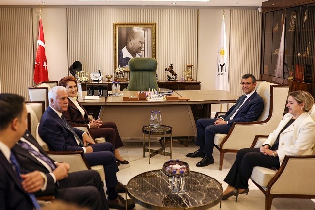 İYİ Parti ile CHP ittifak mı yapacak? Görüşme sonrası ilk açıklama geldi! Meral Akşener ve Özgür Özel'den beklenen açıklama geldi!