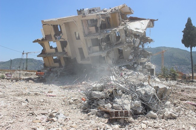 Ölümüne deney! Deprem kabinine girdi üstüne binayı yıktı. 5 saat boyunca enkaz altında kalan firma sorumlusu Yenal Kılıç'tan açıklama geldi