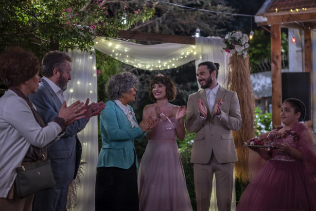 Merakla beklenen "Cenazemize Hoş geldiniz" filminin afişi yayınlandı