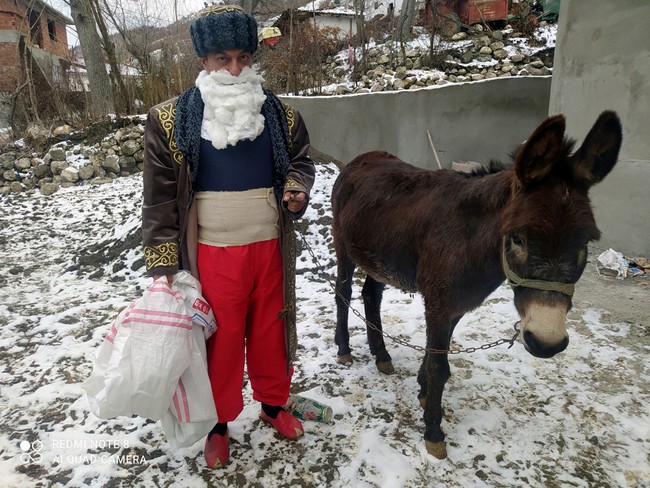 Engelli çocuklara 'Nasrettin Hoca'dan yılbaşı hediyesi - Resim : 2