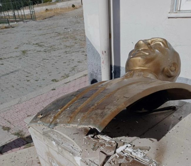 Niğde'de Atatürk büstüne zarar veren 2 kişi gözaltına alındı