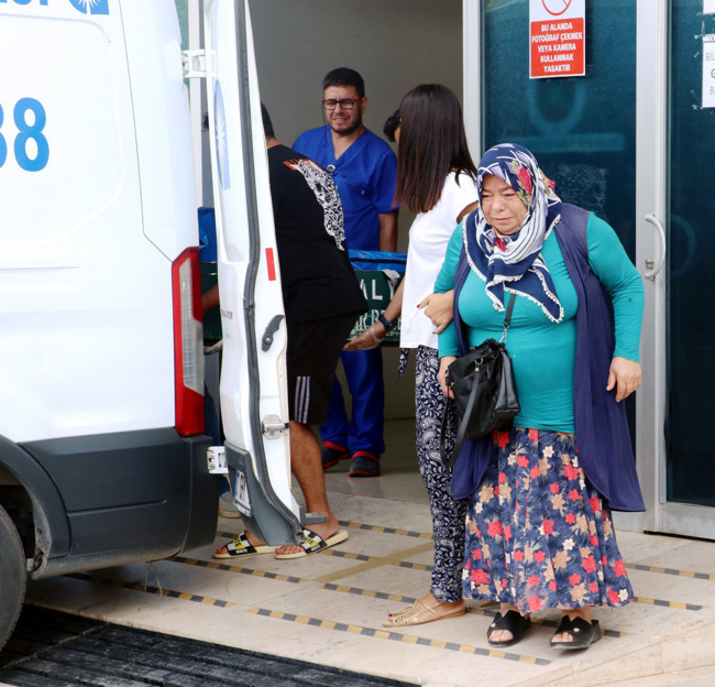 Antalya'da acı ölüm. Darbedildikten sonra baygınlık geçiren Çağrı'ya taksi çarptı. Olay yerinde hayatını kaybetti