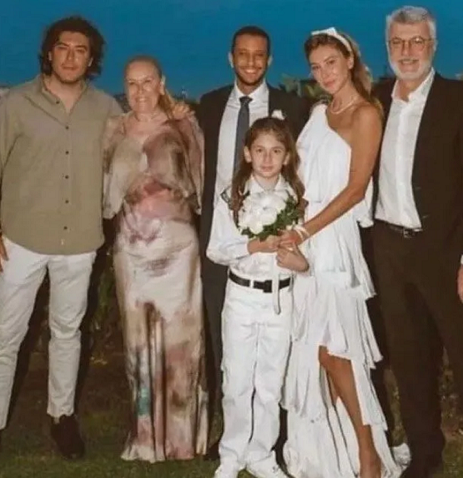 Şeyma Subaşı, Mısırlı sevgilisiyle nikah masasına oturdu! Kızı Melisa'nın kıyafeti olay oldu