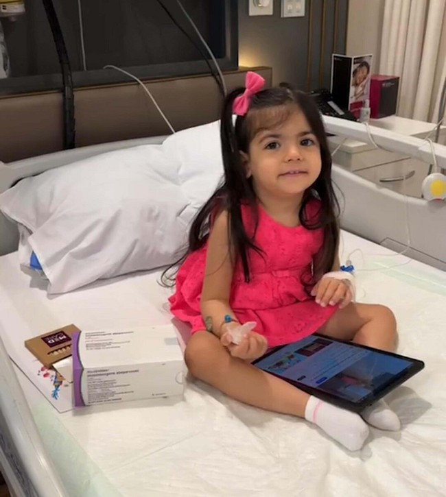 SMA'lı çocuklara destekler işe yarıyor! Tedavisini olan Azra desteksiz yürümeye başladı