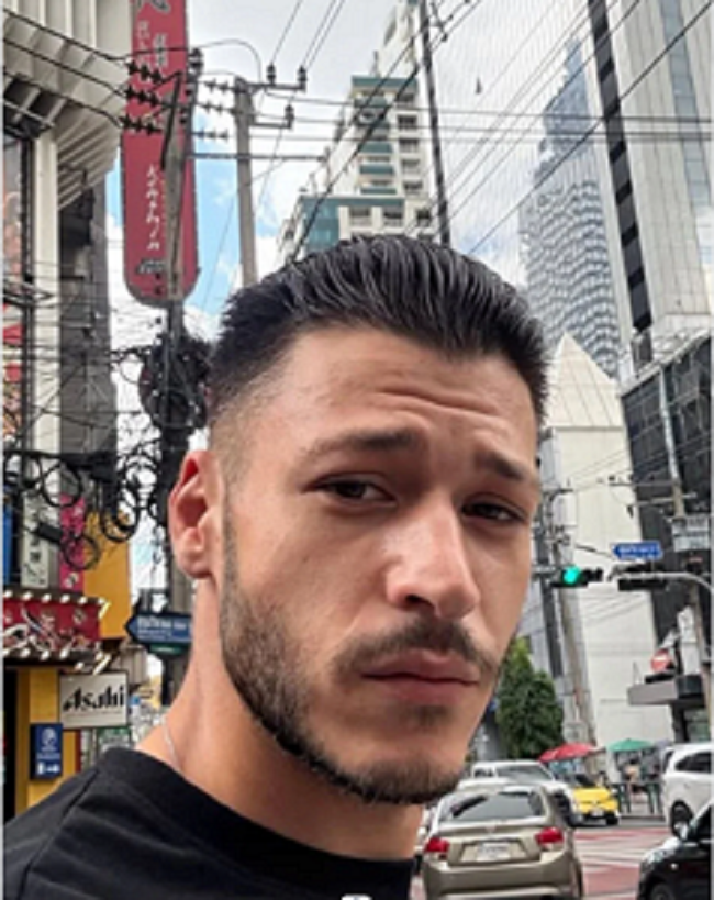 Kubilay Aka pembe saçlarına veda etti! İşte ünlü oyuncunun yeni stili...