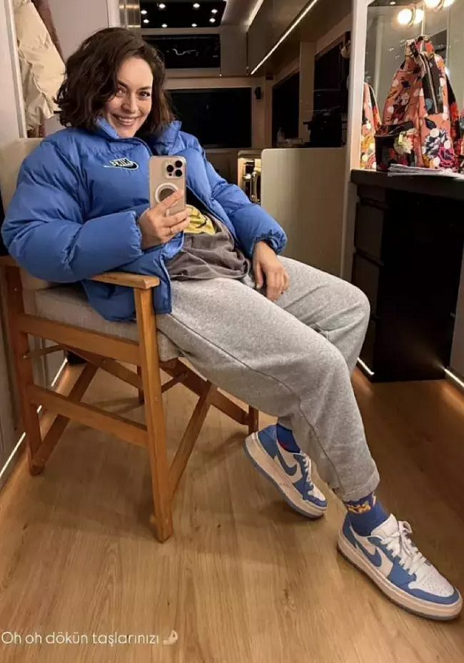 Ezgi Mola'dan tepki çeken paylaşım: Oh oh dökün taşlarınızı