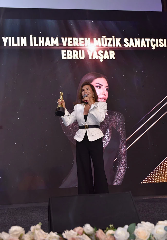 Ebru Yaşar’a ‘Yılın İlham Veren Sanatçısı’ ödülü! Yaşar ödülünü Filistinli kadınlara adadı: “Filistin anneleri tüm dünyaya örnek oluyor” - Resim : 3