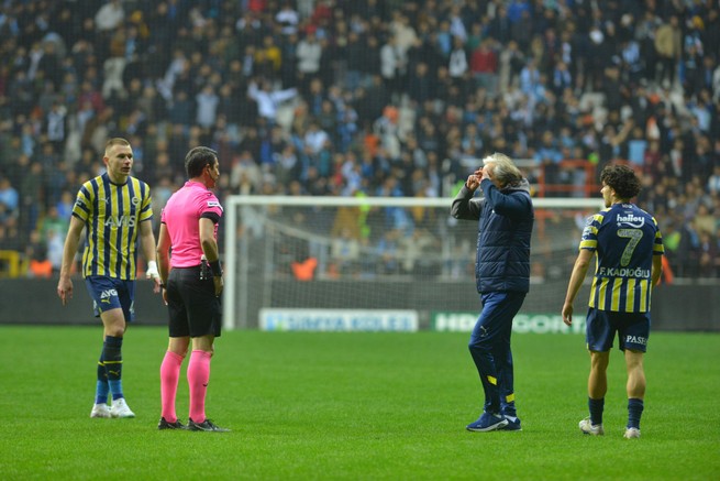 Direkten dönen top, kaçan penaltı, iptal edilen gol... Adana Demirspor-Fenerbahçe maçında her şey var ama kazanan yok