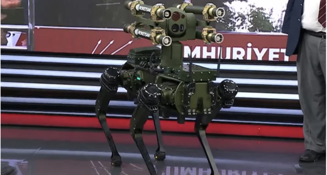 Türkiye’nin ilk insansız robot köpeği KOZ tv100’de! Sinan Burhan ve Masum Türker arasında eğlenceli diyalog!