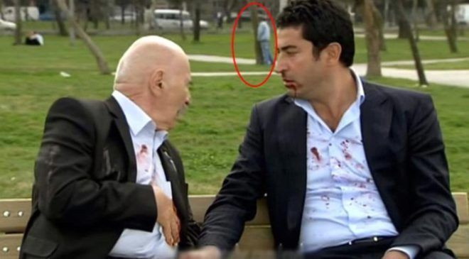 Ezel dizisinde yıllar sonra ortaya çıkan o hata görenleri kahkahaya boğdu