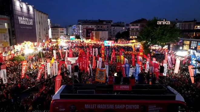 Özgür Özel’den asgari ücret ve emekli zammı çağrısı. CHP Esenler'de miting yaptı