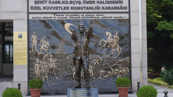 Ömer Halisdemir'in şehit düştüğü yere özel koruma! Darbenin seyrini değiştiren kurşunu atmıştı - Resim : 2