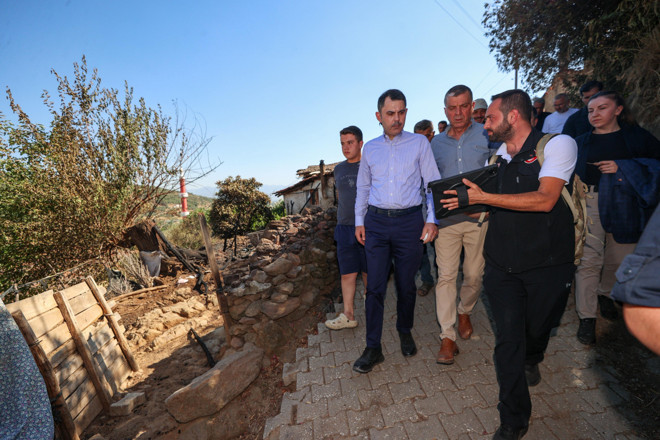 Bakan Kurum, "1 ay içinde temelleri atılacak" sözünü vermişti: Yanan 350 köy evinin inşa süreci başlıyor! 1 yıl içinde tamamlanacak