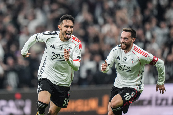 Beşiktaş- Fenerbahçe karşılaştı! Dev derbide 5 gol 2 kırmızı kart var - Resim : 3