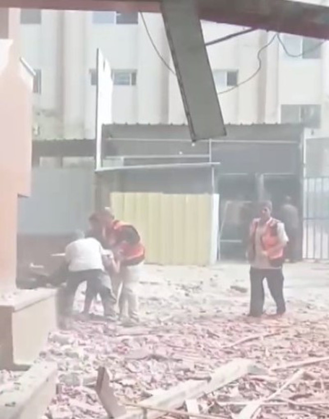 İsrail Gazze’deki Nasser Hastanesi’ne saldırdı! Gazetecilerin de bulunduğu onlarca kişi öldü - Resim : 2