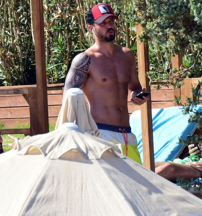 Eliz Sakuçoğlu, Murat Boz’u Çeşme’de yakın takibe aldı - Resim : 2