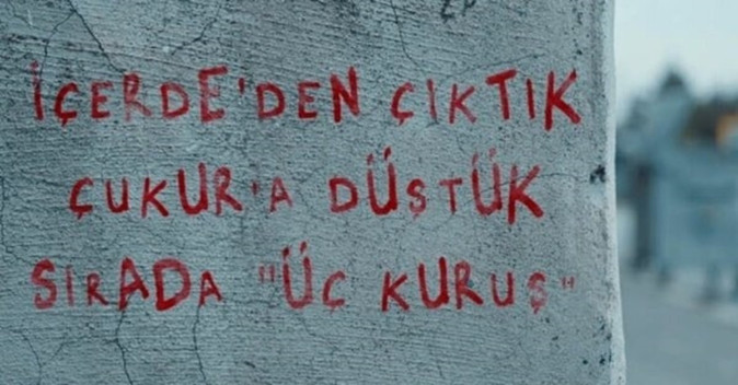 Merakla beklenen “Üç Kuruş” dizisinden afiş geldi: Üç Kuruş dizisi nerede çekildi? İşte Üç Kuruş dizisi konusu ve oyuncuları! - Resim : 3