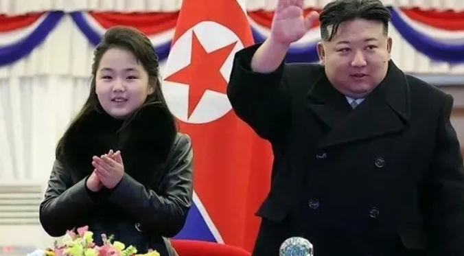 Güç göstergesinin yeni yüzü mü? Kuzey Kore lideri kızını ilk kez dünyaya tanıttı… - Resim : 2