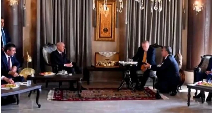 Devlet Bahçeli'den Cumhurbaşkanı Erdoğan'a özel sürpriz! Ahlat’taki konutunda 2 eser dinletti