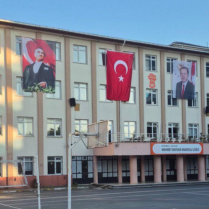 Avcılar Mehmet Baydar Anadolu Lisesi'nde 19 Mayıs krizi. Polisler geldi, tören iptal edildi