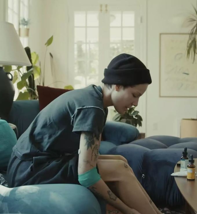 Şarkıcı Halsey lupus hastalığı ile uzun zamandır mücadele ediyor