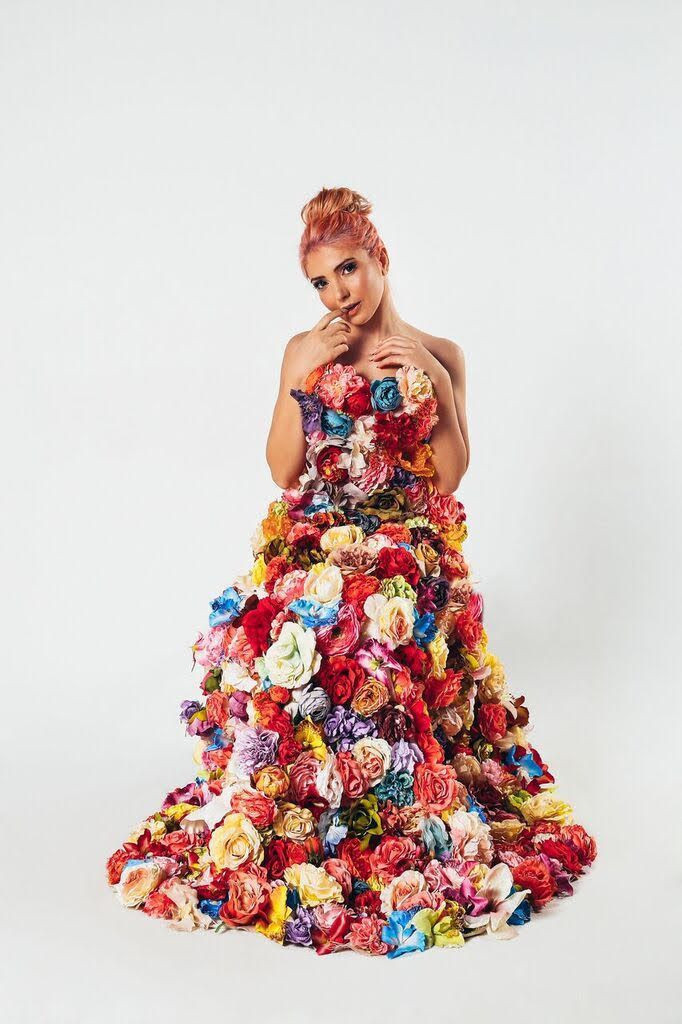 Sunuculuktan şarkıcılığa! - Resim : 2