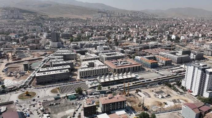 Bakan Kurum’dan Malatya'da 24 saatlik mesai paylaşımı: Deprem bölgesinde nasıl mı çalışıyoruz? - Resim : 3