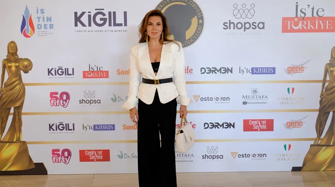 Ebru Yaşar’a ‘Yılın İlham Veren Sanatçısı’ ödülü! Yaşar ödülünü Filistinli kadınlara adadı: “Filistin anneleri tüm dünyaya örnek oluyor” - Resim : 4