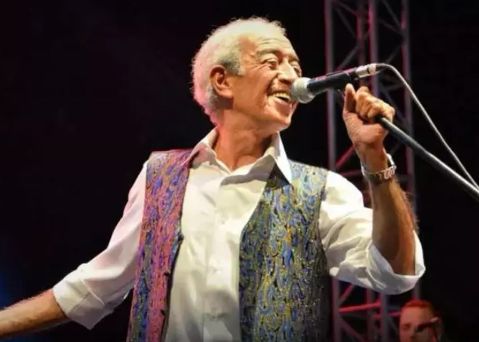 Usta sanatçı Edip Akbayram'a veda... Kızı Türkü'nün sözleri gözyaşlarına boğdu: 'Devrimci Atatürkçü kimliğiyle bu ülkeye Edip Akbayram geldi ama asla geçmeyecek'