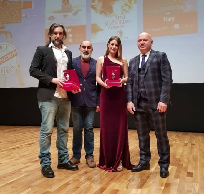 Gizem Karaca Bakü'de ödül aldı