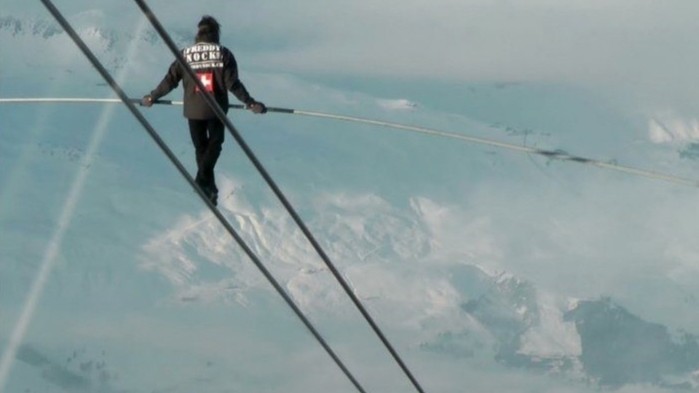 Daha önce hiç duymadığınız 10 tuhaf dünya rekoru: Arı mantosundan, teleferik teli yürüyüşüne kadar. Guinness Dünya Rekorları arasındaki en tuhaf rekorlar. Dünyanın en uzun öpücüğü kaç saat sürdü? - Resim : 5