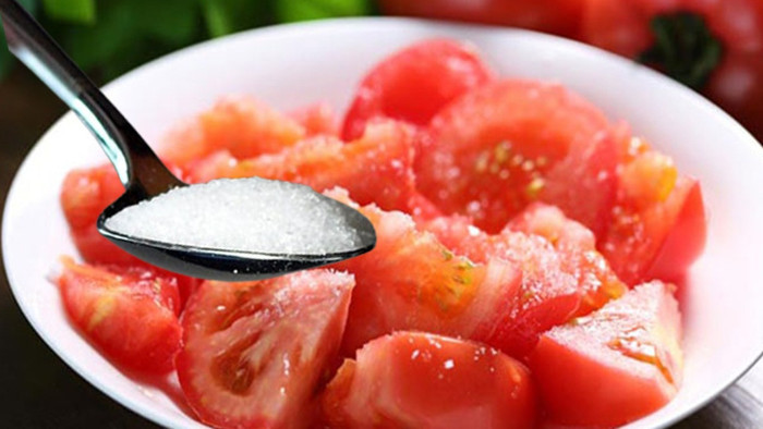 Domatesi ezip şeker dökerseniz...